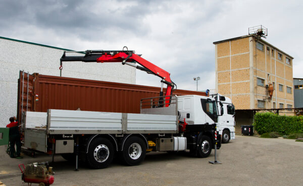 Vehicle loading crane